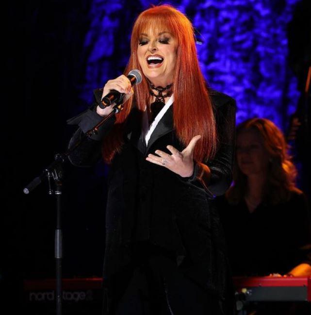 Wynonna Judd Weight Loss - Before and After